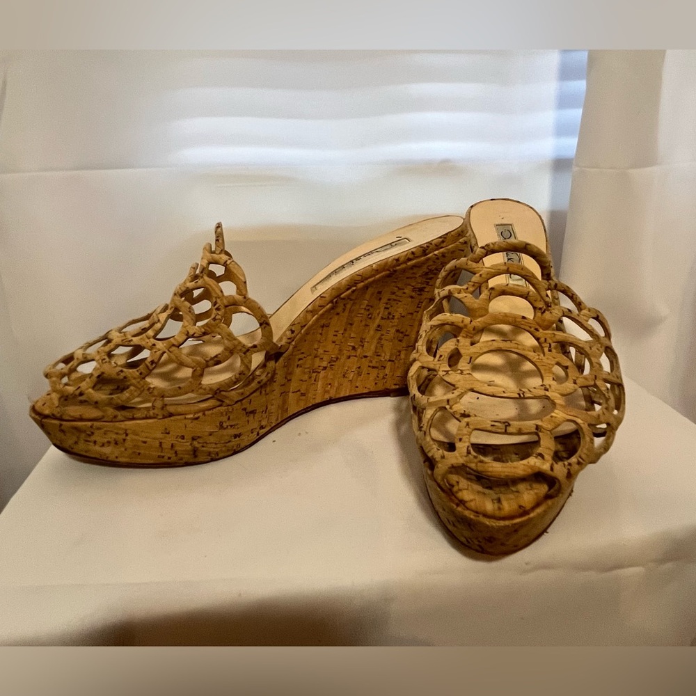 OSCAR DE LA RENTA Cork Cutout Platform Wedge sz 6